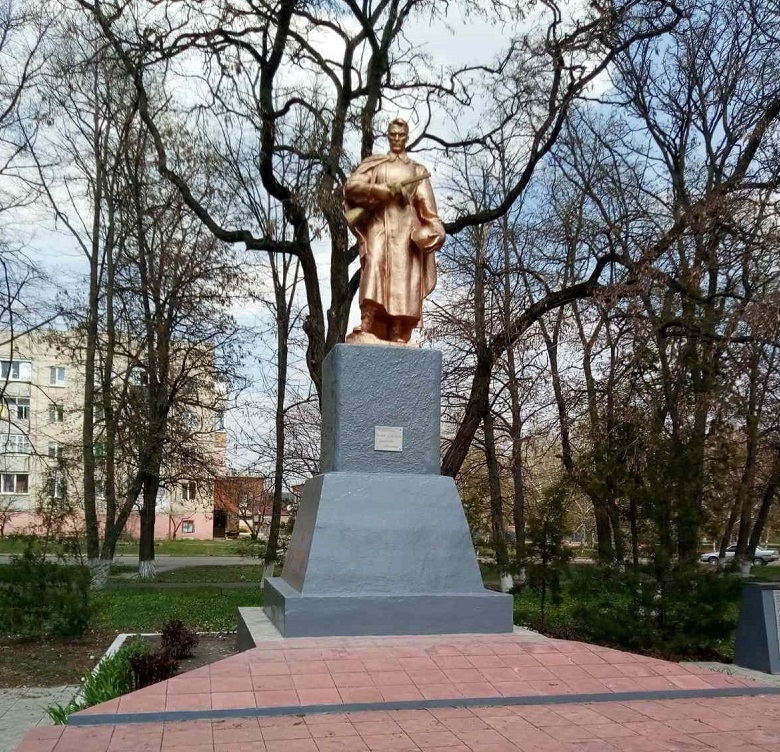В ПЕЧЕНІЗЬКІЙ ГРОМАДІ РЕМОНТУЮТЬСЯ ПАМ’ЯТНИКИ ВОЇНАМ-ВИЗВОЛИТЕЛЯМ