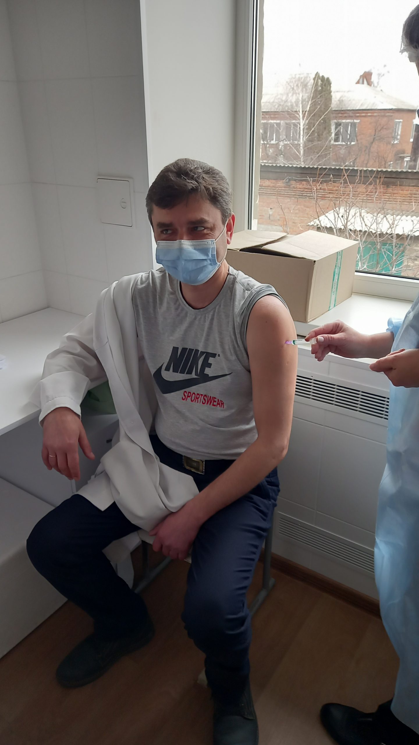 В ПЕЧЕНІЗЬКІЙ ГРОМАДІ ТРИВАЄ ВАКЦИНАЦІЯ ВІД КОРОНАВІРУСУ МЕДИЧНИХ ПРАЦІВНИКІВ